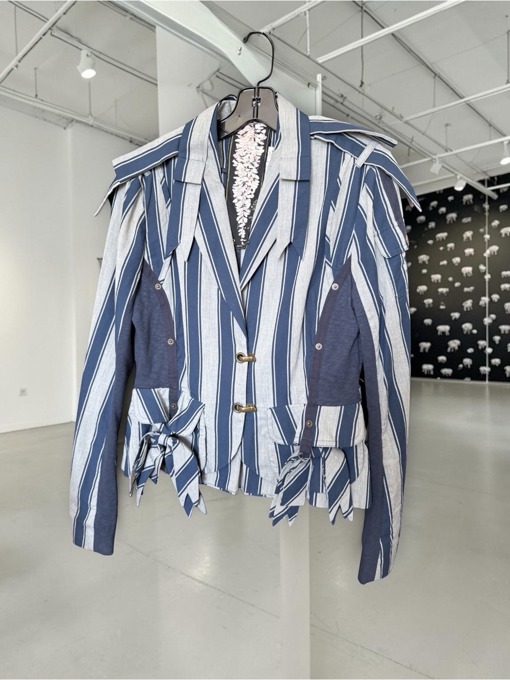 RARE L.A.M.B. Spring 2006 Suit Two-Tone Wide Blue Striped with Bows -12 - Picture 3 of 16